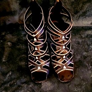 Womens DEREK LAM black & white  Strappy Zip Up Slim Heels Sandals Size 8 👉Used